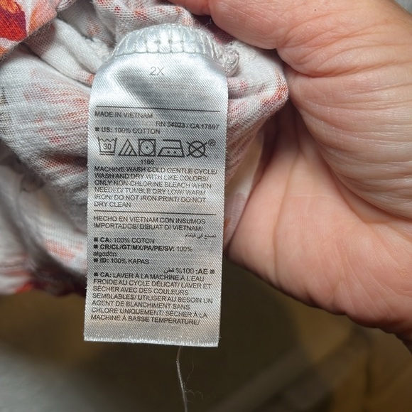 Old Navy cream floral V-neck top size 2XL - Picture 6 of 8